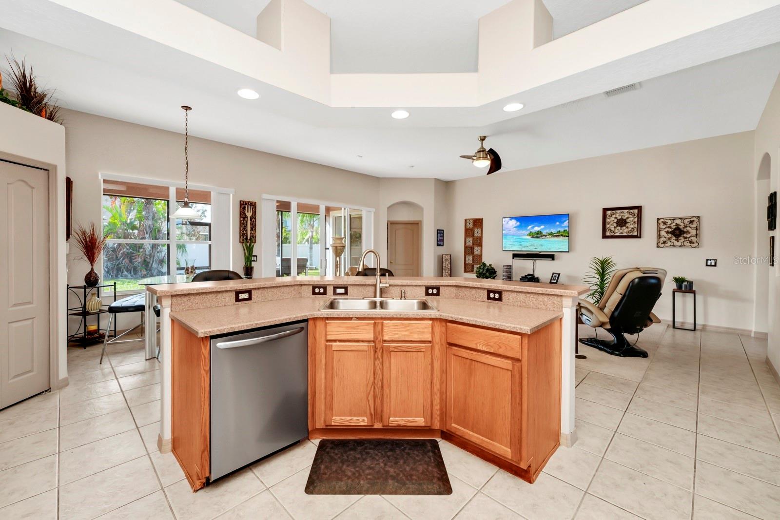 18221 THORNHILL GRAND CIR
