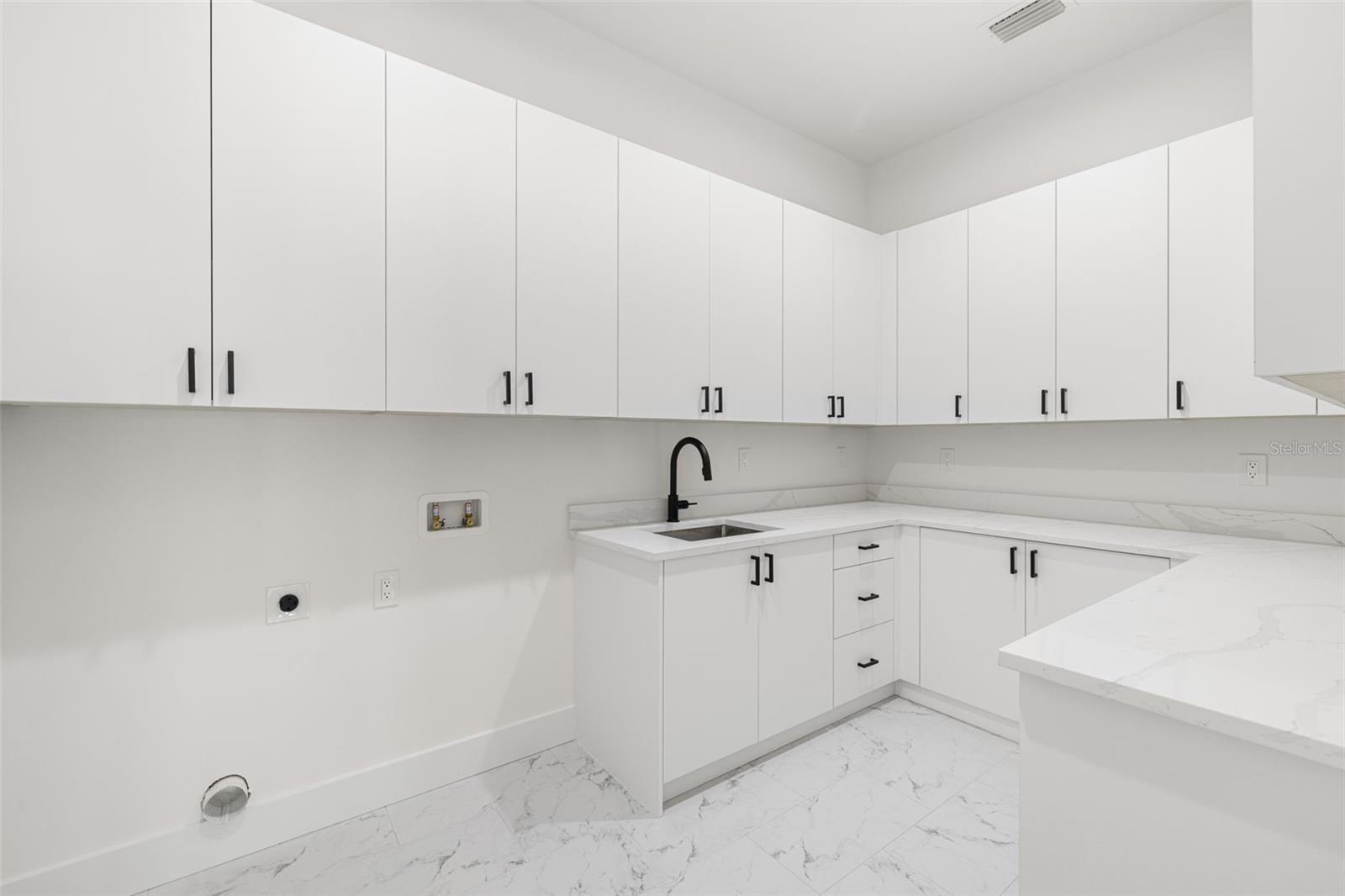 3201 W BALLAST POINT BLVD