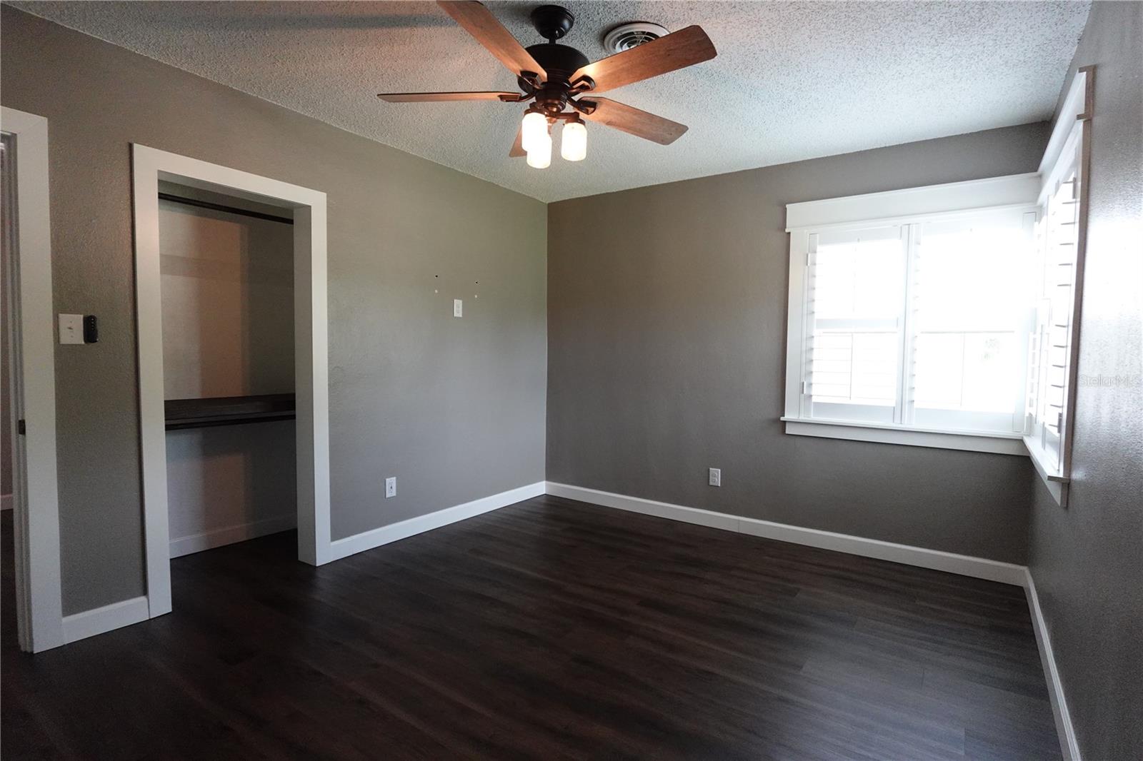 2733 WOODLAND HILLS AVE