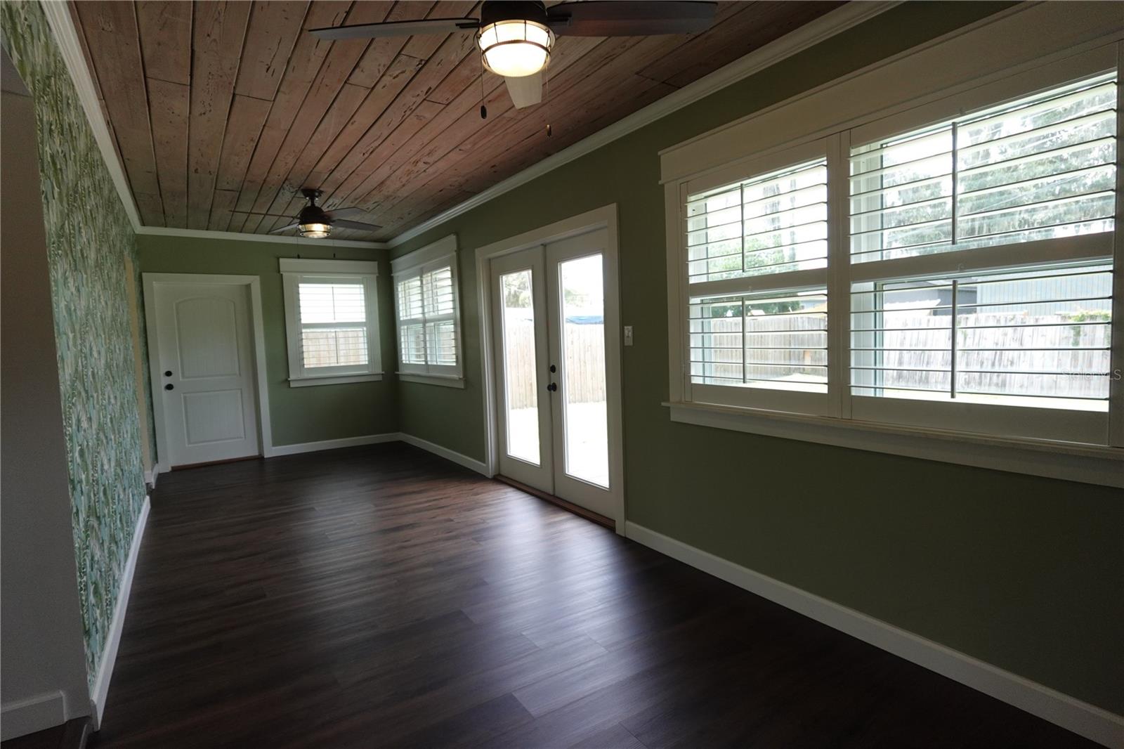 2733 WOODLAND HILLS AVE