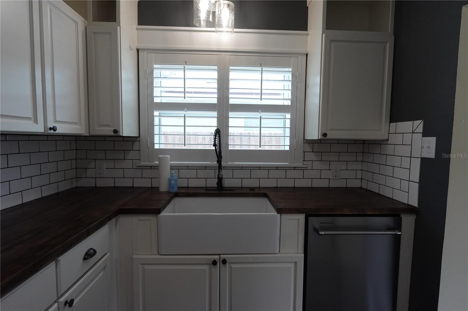 2733 WOODLAND HILLS AVE