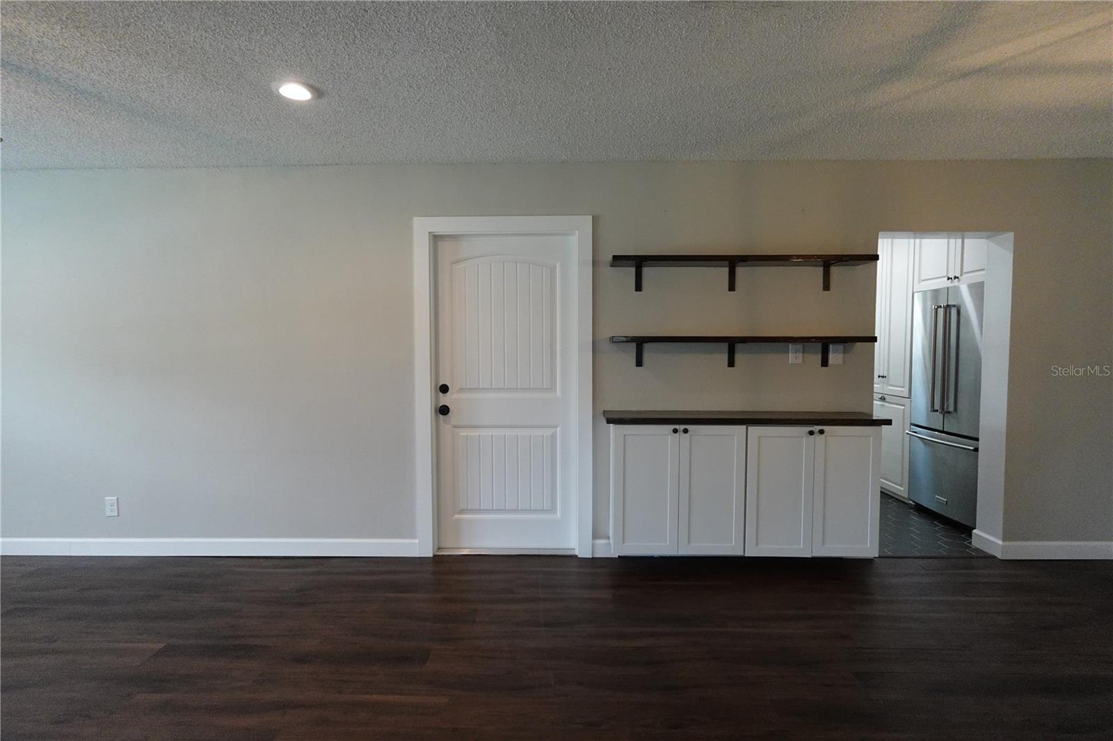 2733 WOODLAND HILLS AVE