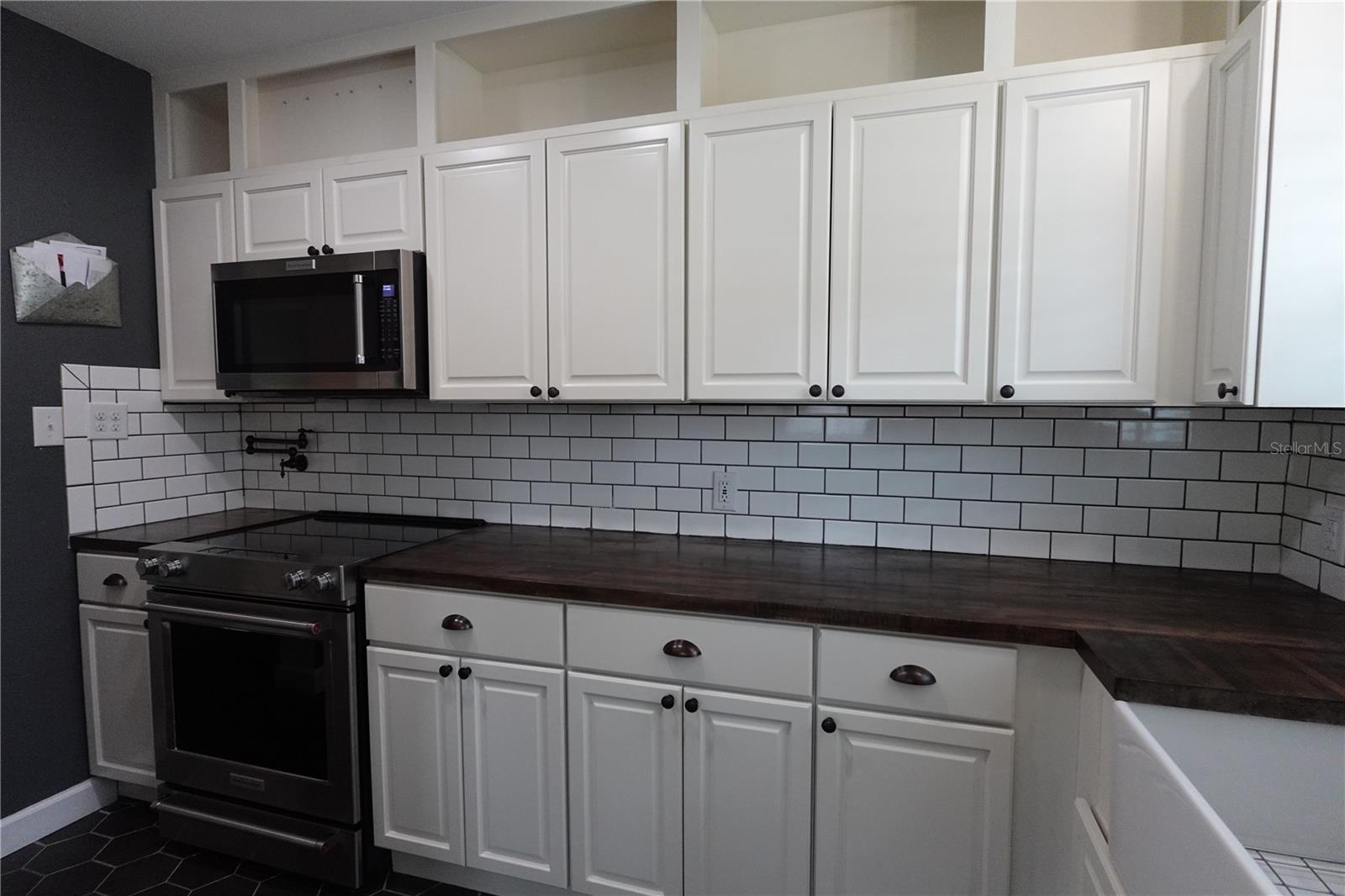 2733 WOODLAND HILLS AVE