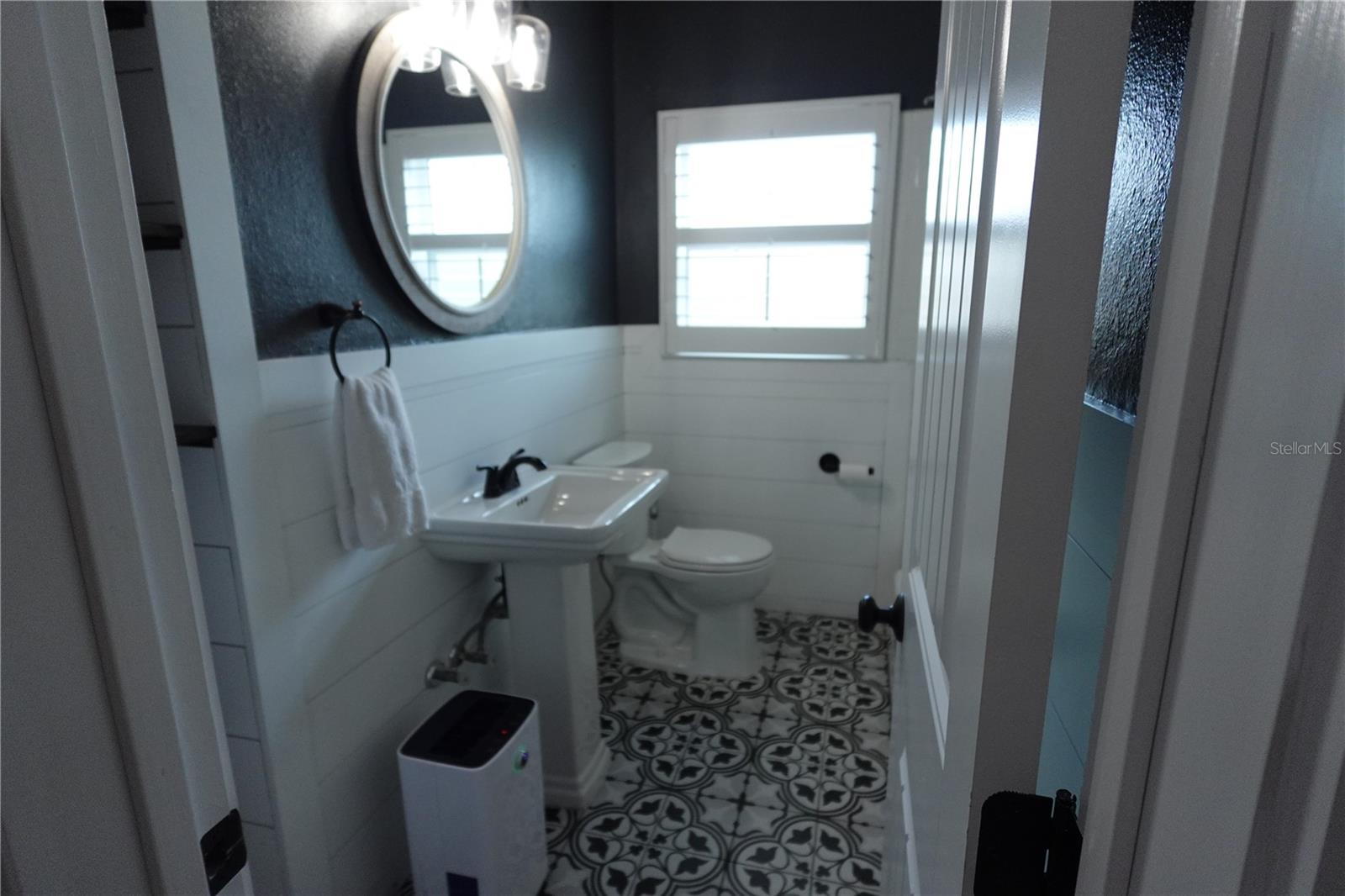 2733 WOODLAND HILLS AVE