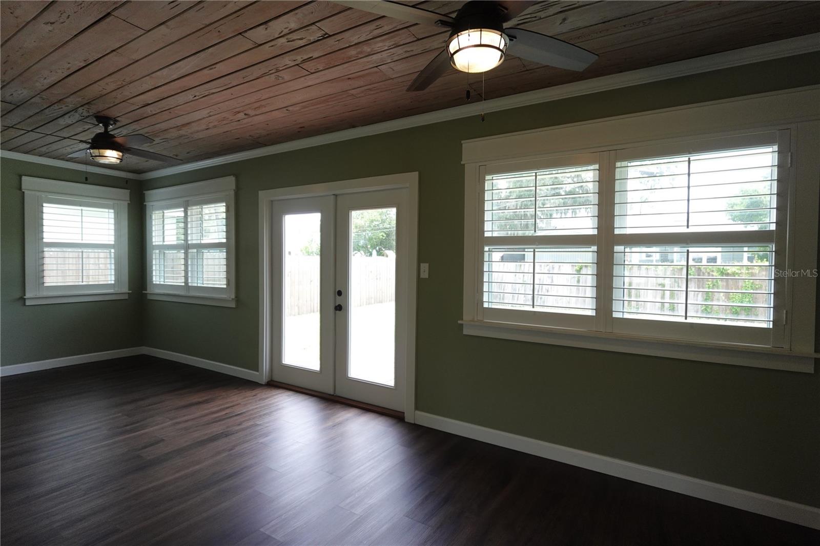 2733 WOODLAND HILLS AVE