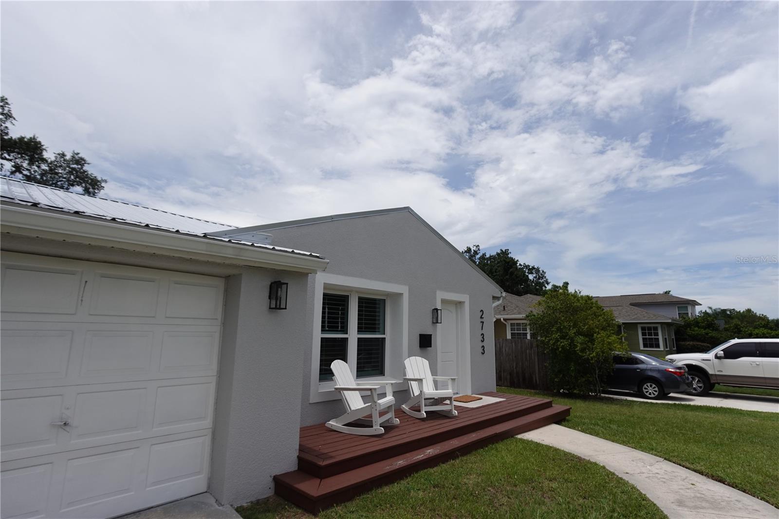 2733 WOODLAND HILLS AVE