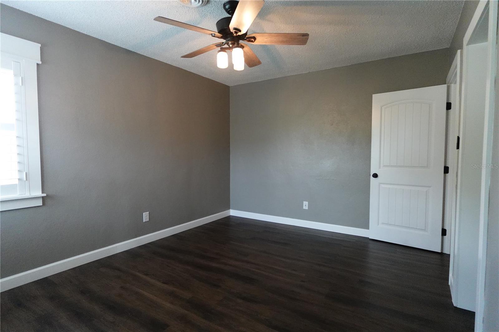 2733 WOODLAND HILLS AVE