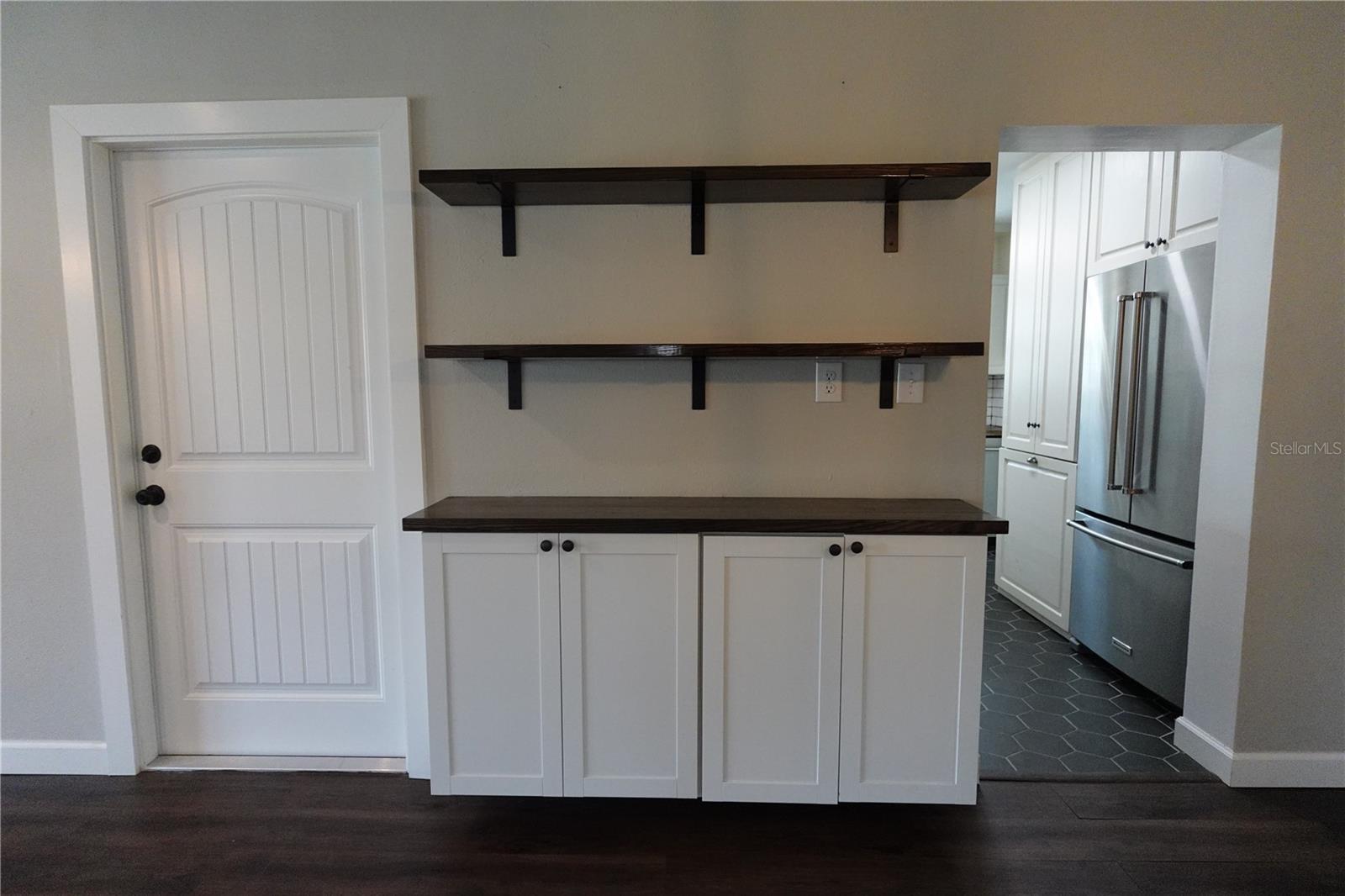 2733 WOODLAND HILLS AVE