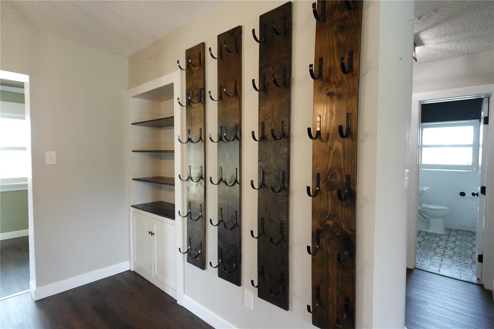 2733 WOODLAND HILLS AVE