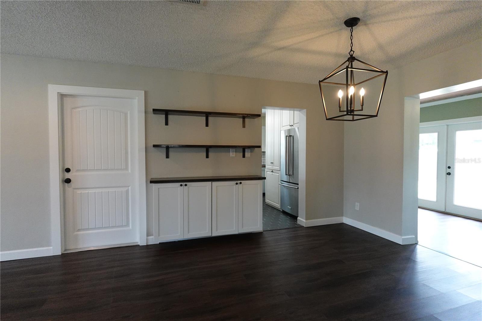 2733 WOODLAND HILLS AVE