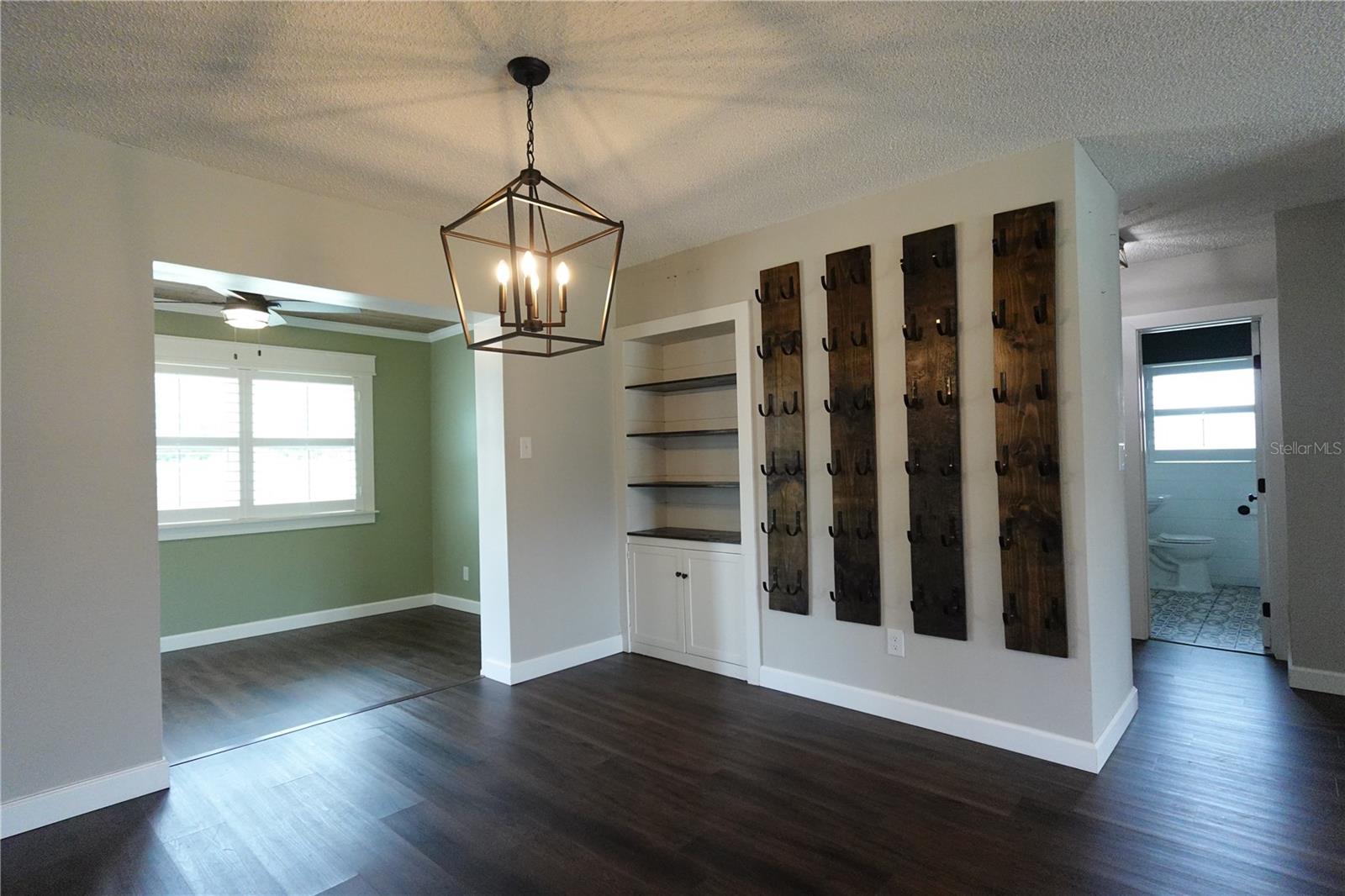 2733 WOODLAND HILLS AVE