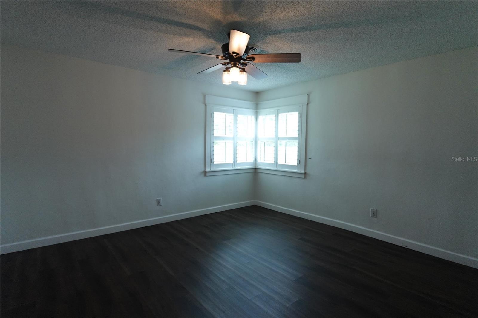 2733 WOODLAND HILLS AVE