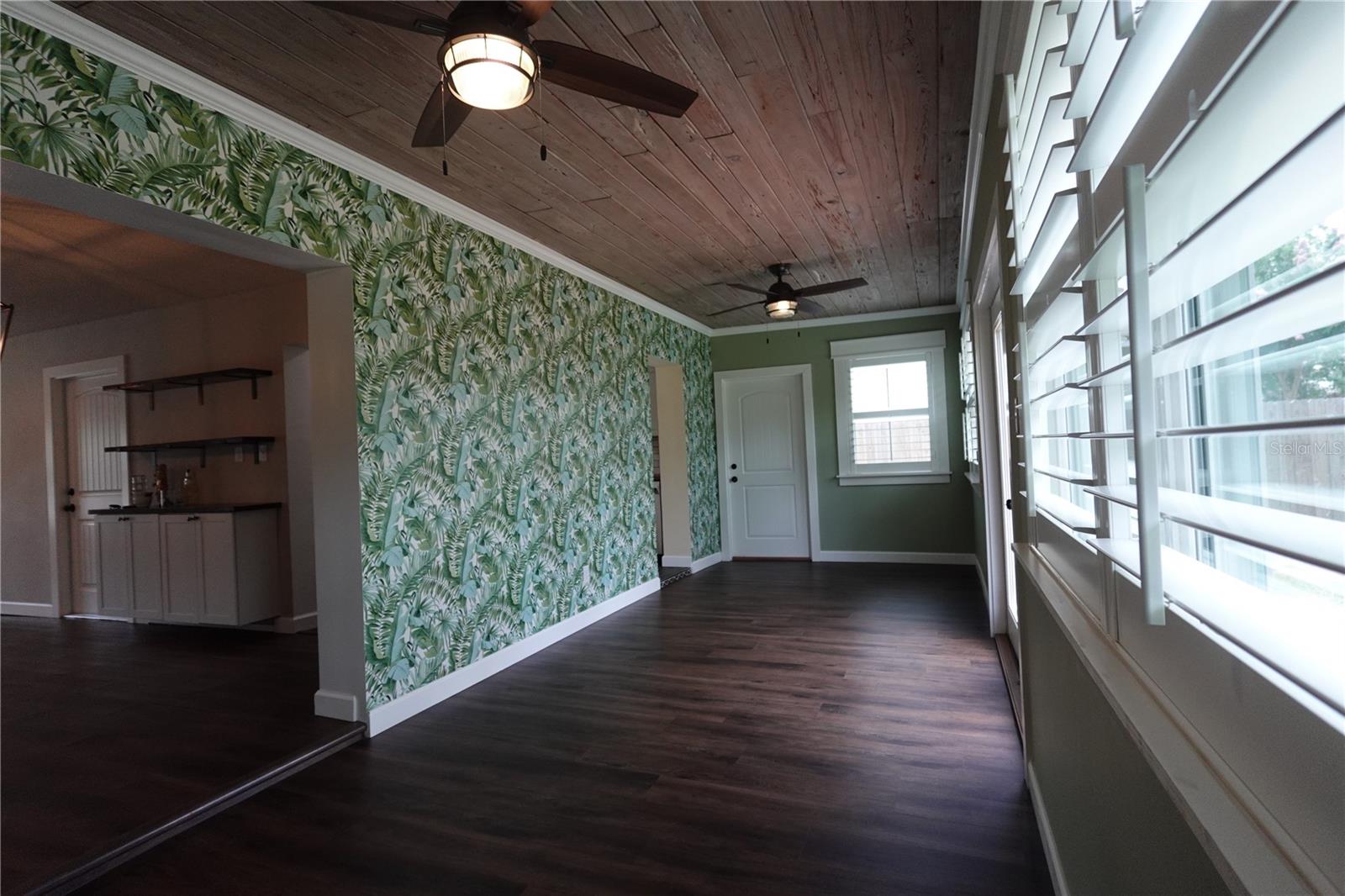 2733 WOODLAND HILLS AVE