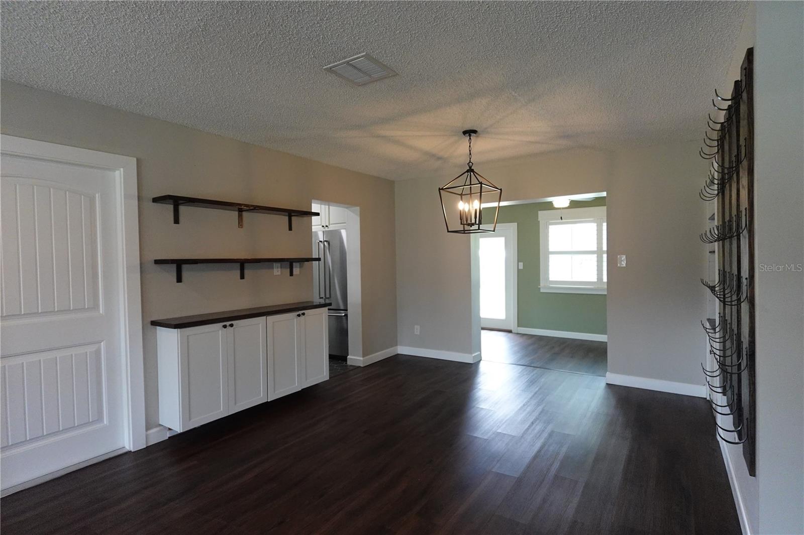 2733 WOODLAND HILLS AVE