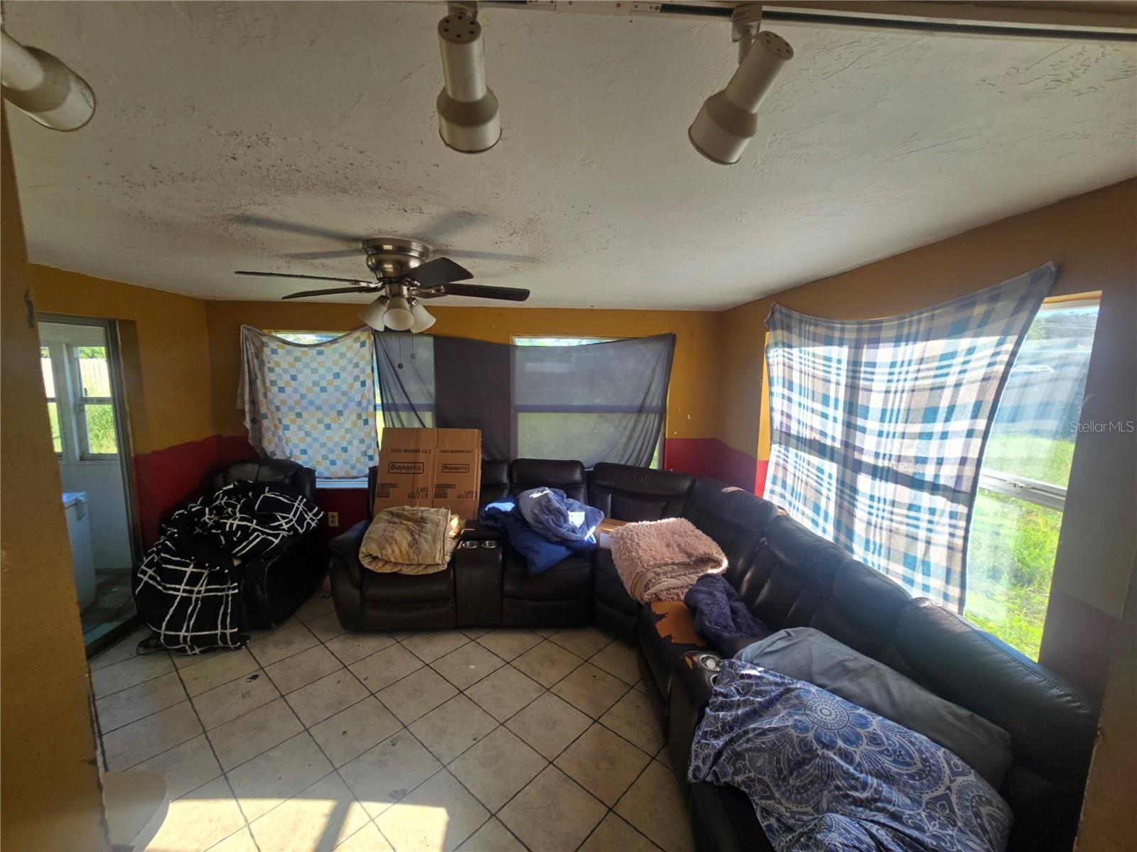 3016 FLETCHER AVE