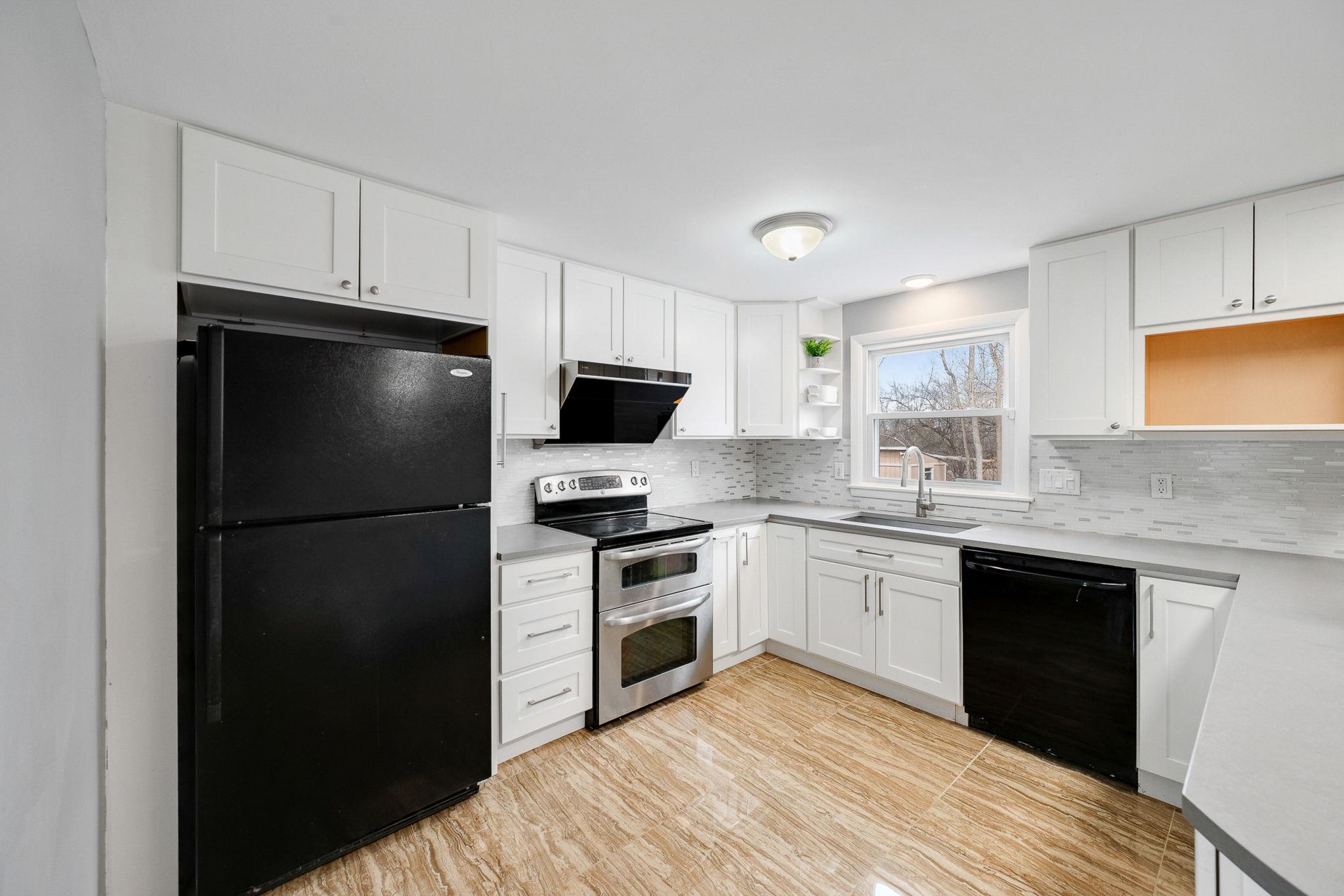 166 Lakeview Drive