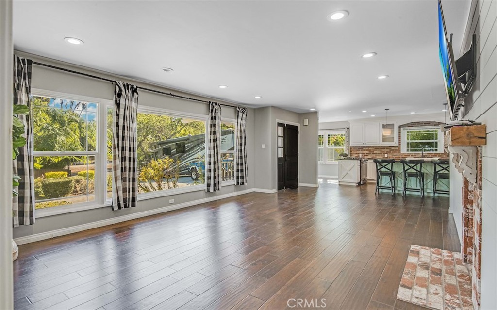 2255 Palos Verdes Drive N