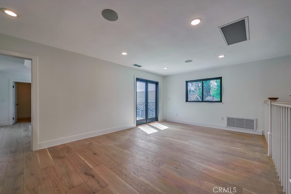 21975 Strawberry Lane