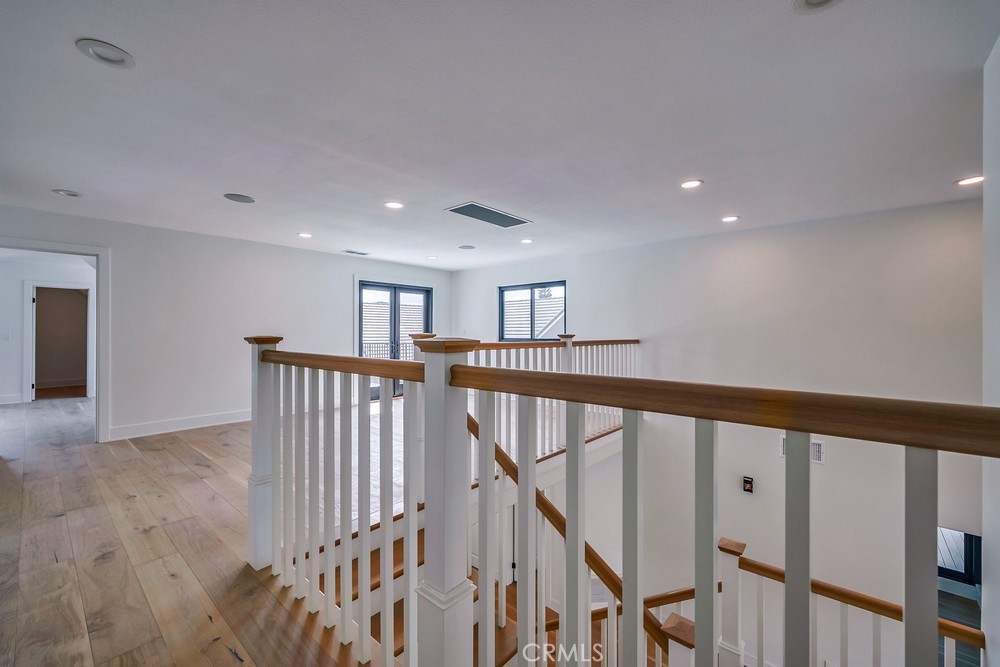 21975 Strawberry Lane