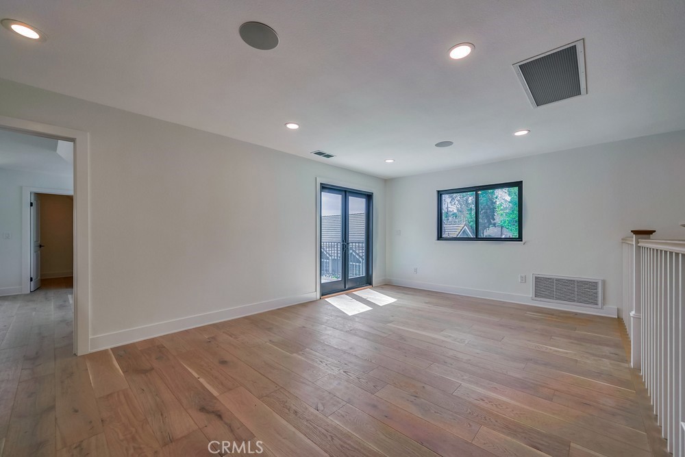 21975 Strawberry Lane