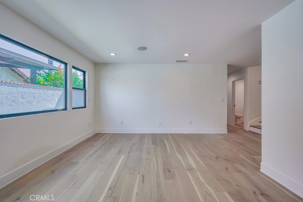 21975 Strawberry Lane