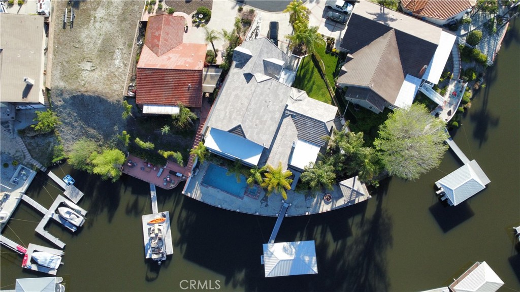 21975 Strawberry Lane