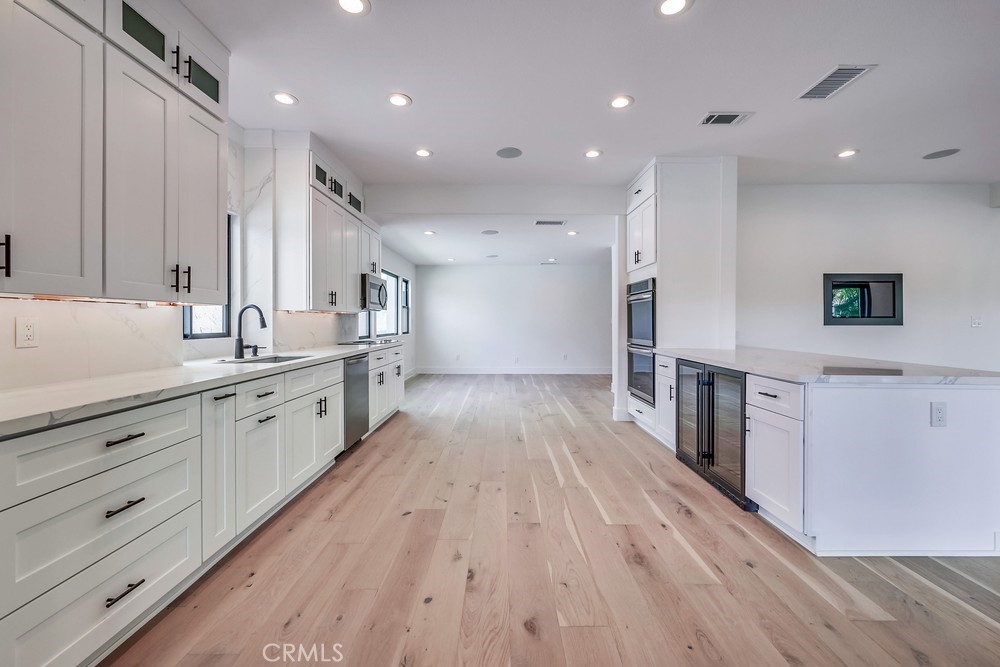 21975 Strawberry Lane