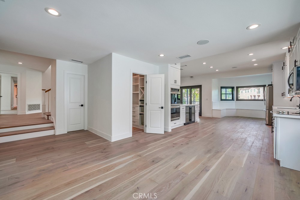 21975 Strawberry Lane