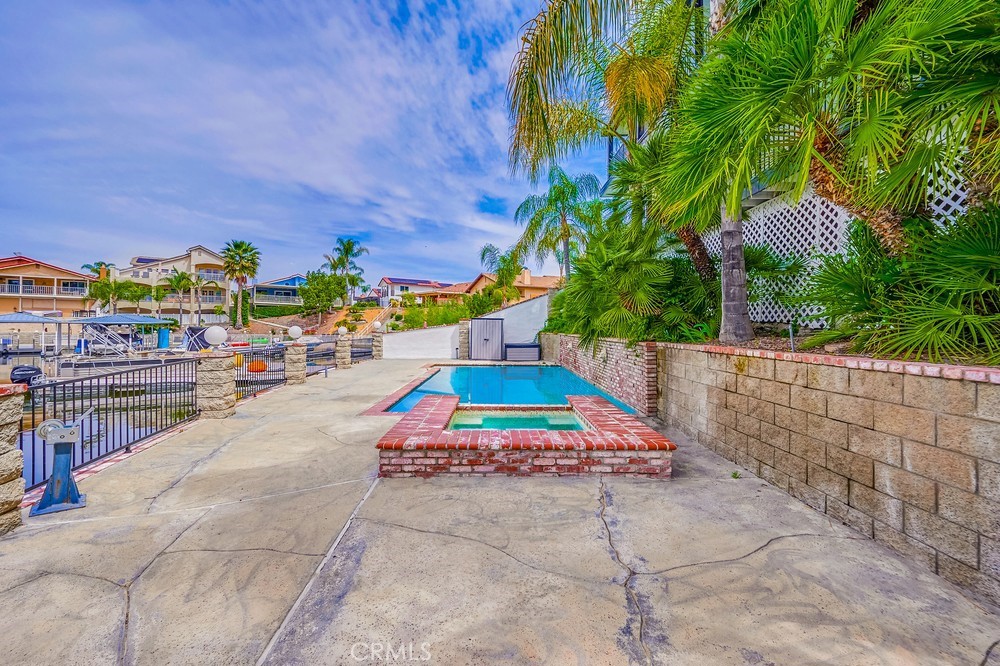 21975 Strawberry Lane