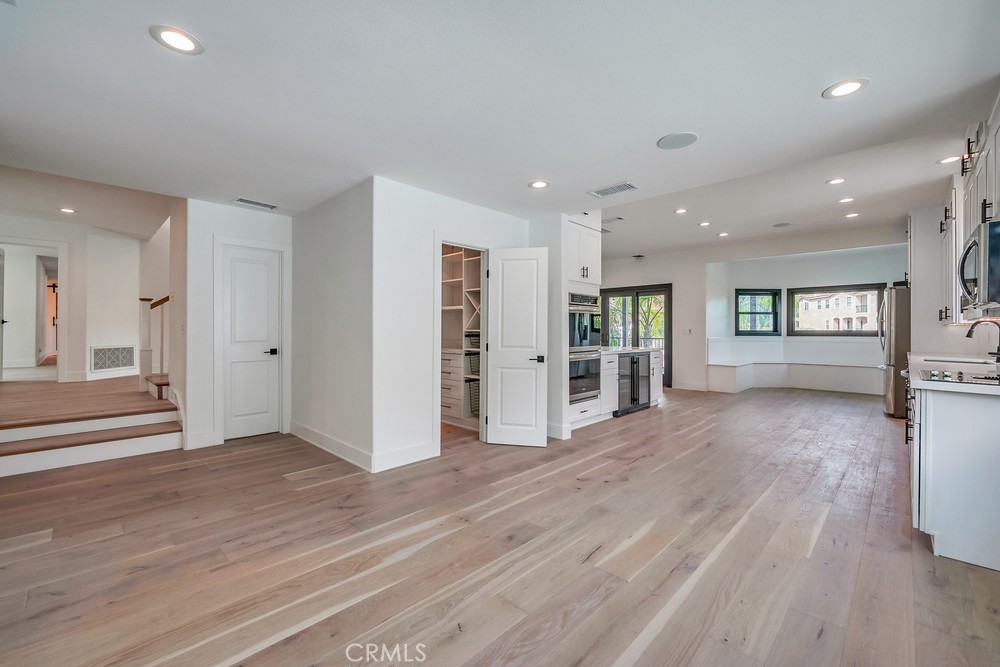 21975 Strawberry Lane