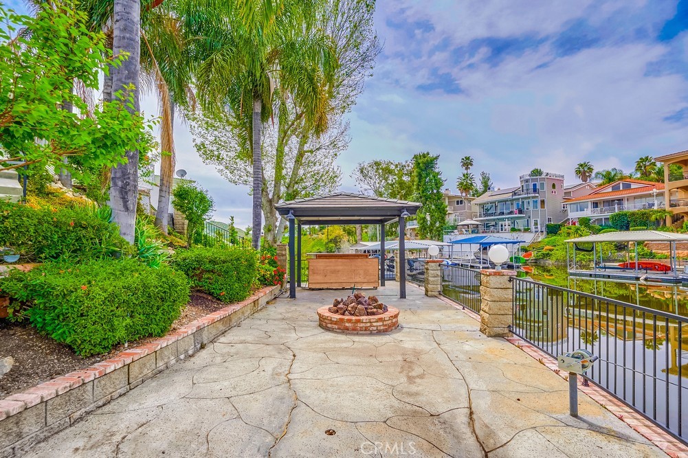 21975 Strawberry Lane