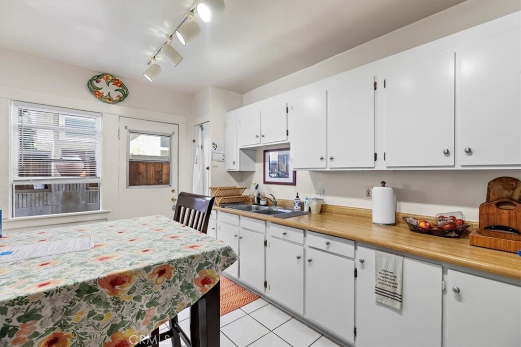 214 S Broadway
