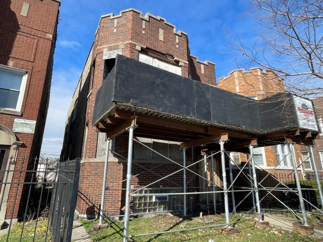 7942 S Lafayette Avenue
