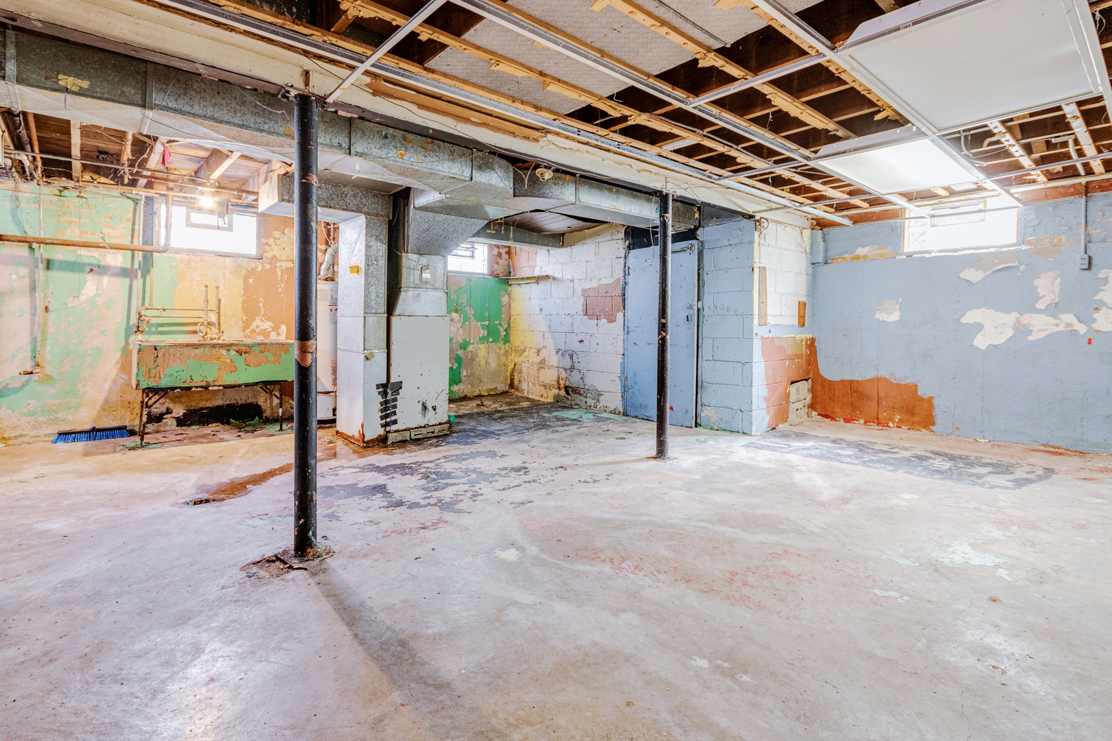 2050 W 76th Street