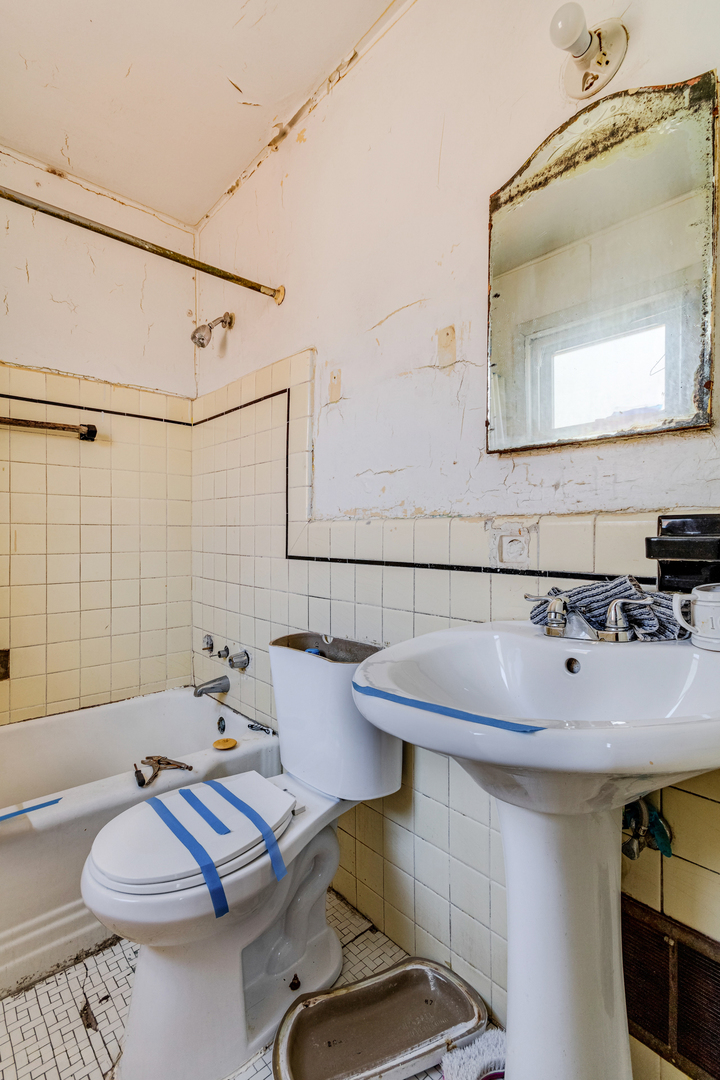 2050 W 76th Street