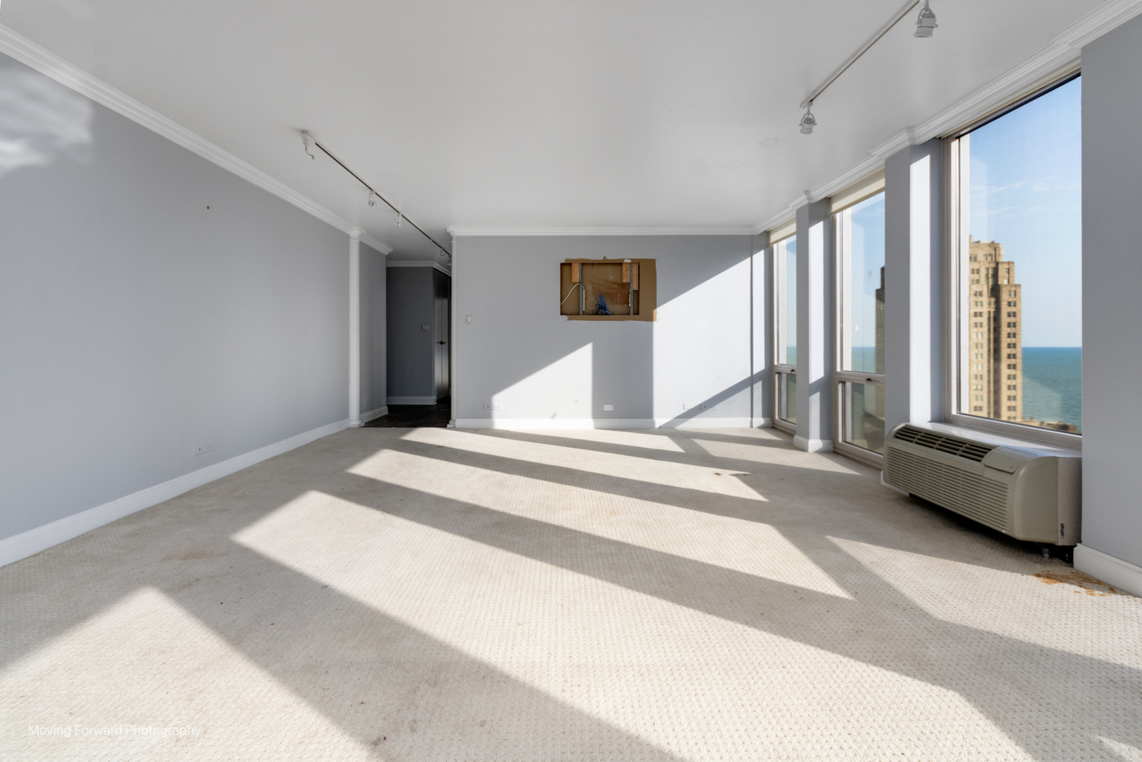 111 E Chestnut Street Unit: 40C