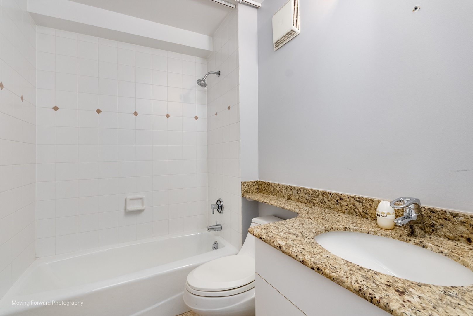 111 E Chestnut Street Unit: 40C