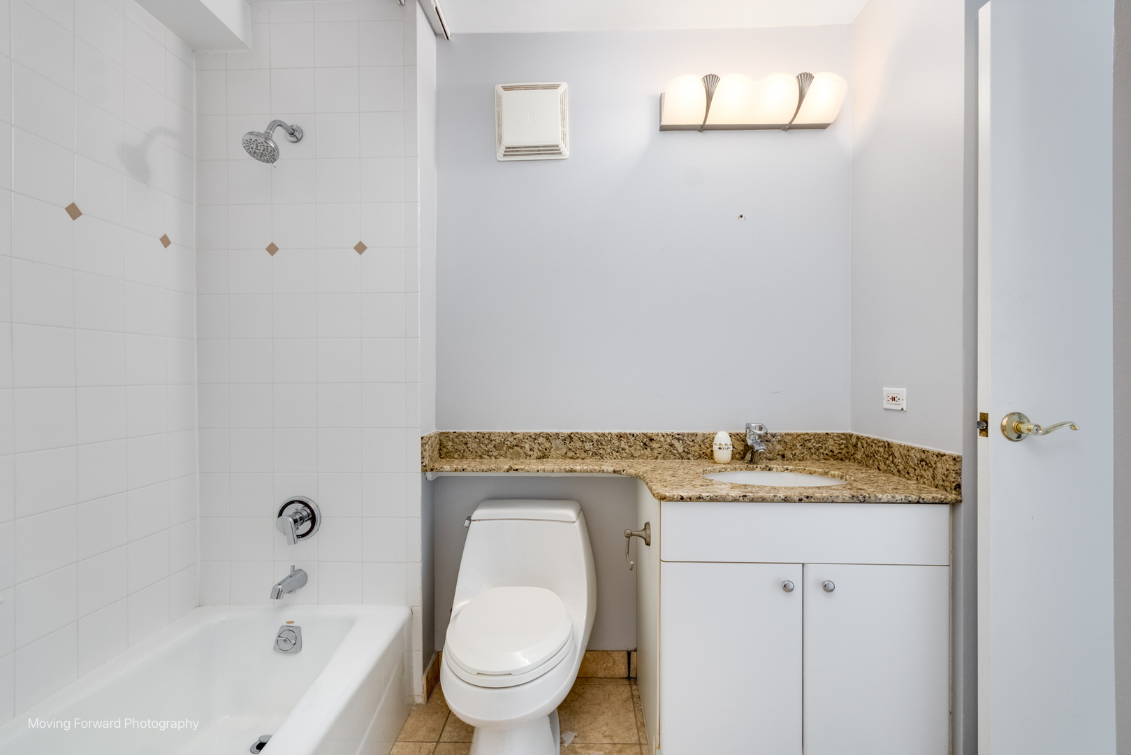 111 E Chestnut Street Unit: 40C