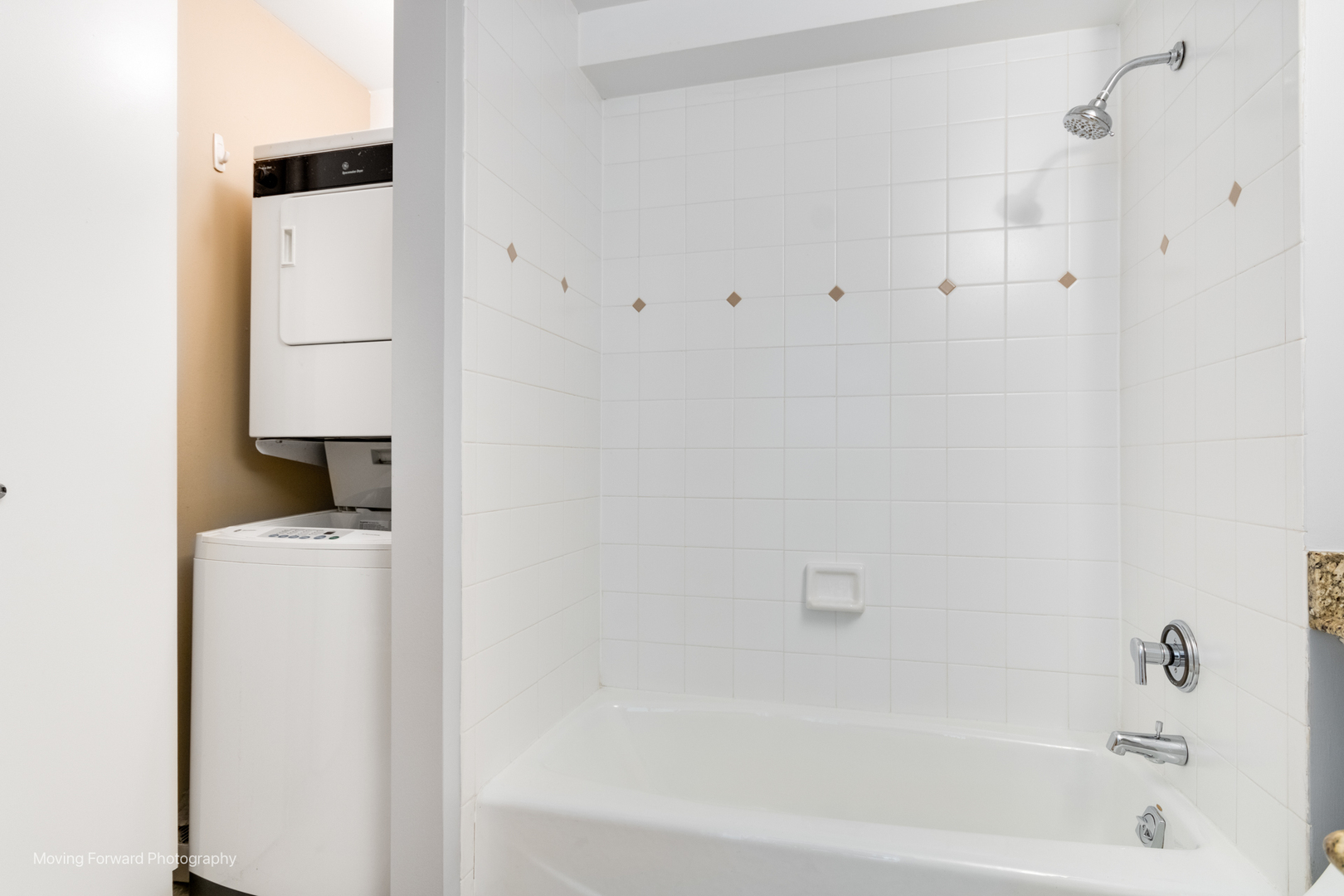 111 E Chestnut Street Unit: 40C