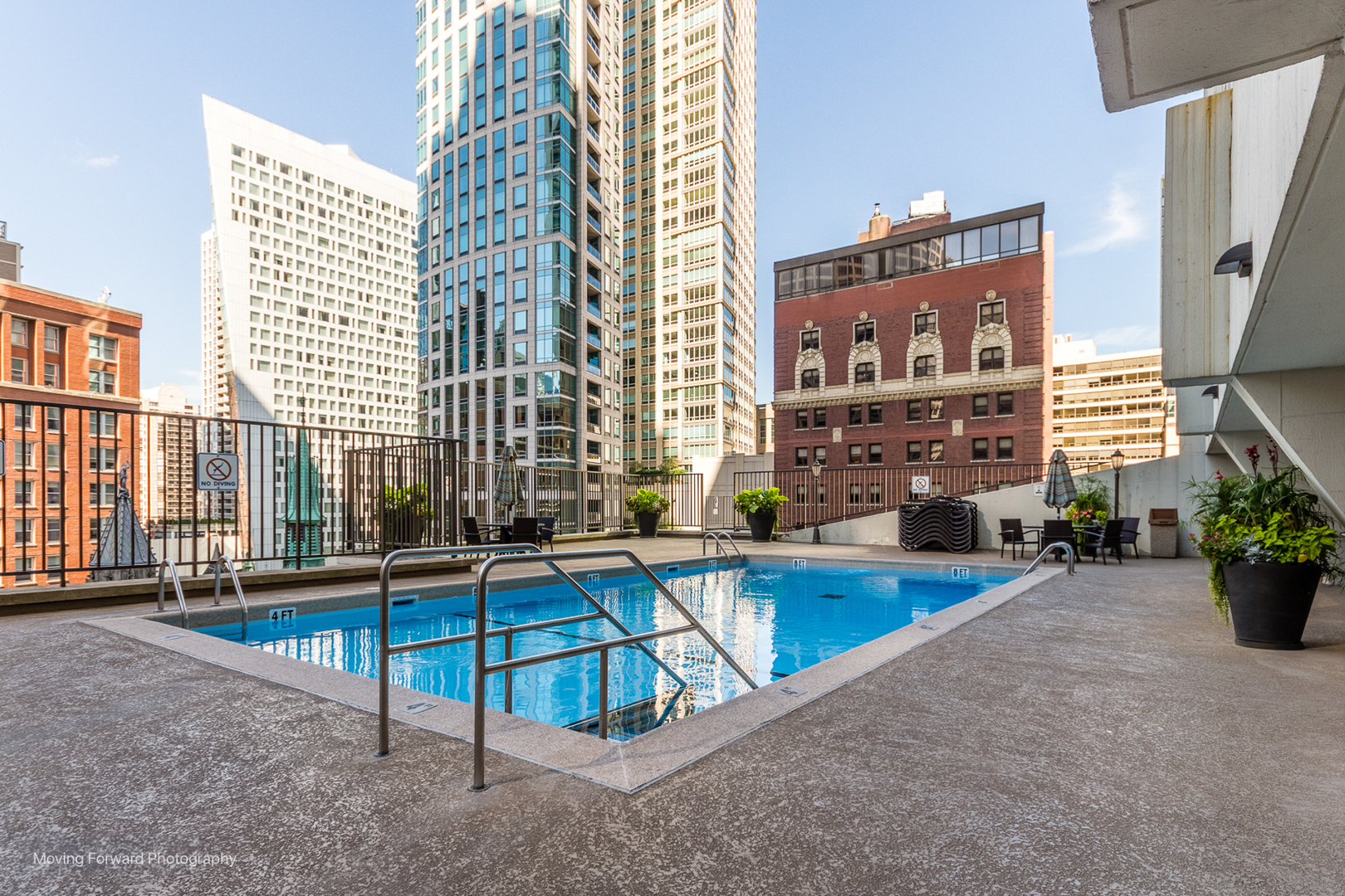 111 E Chestnut Street Unit: 40C