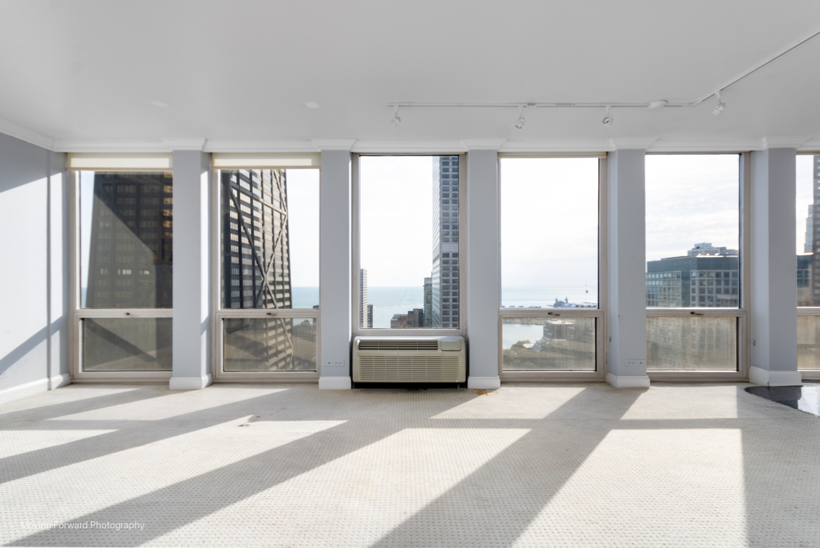 111 E Chestnut Street Unit: 40C