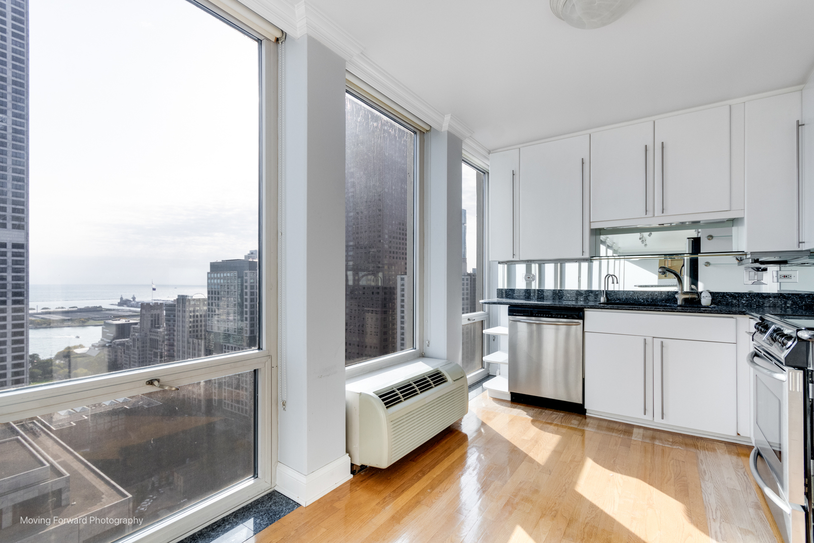 111 E Chestnut Street Unit: 40C