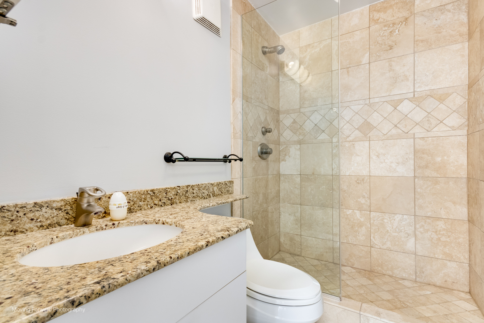 111 E Chestnut Street Unit: 40C