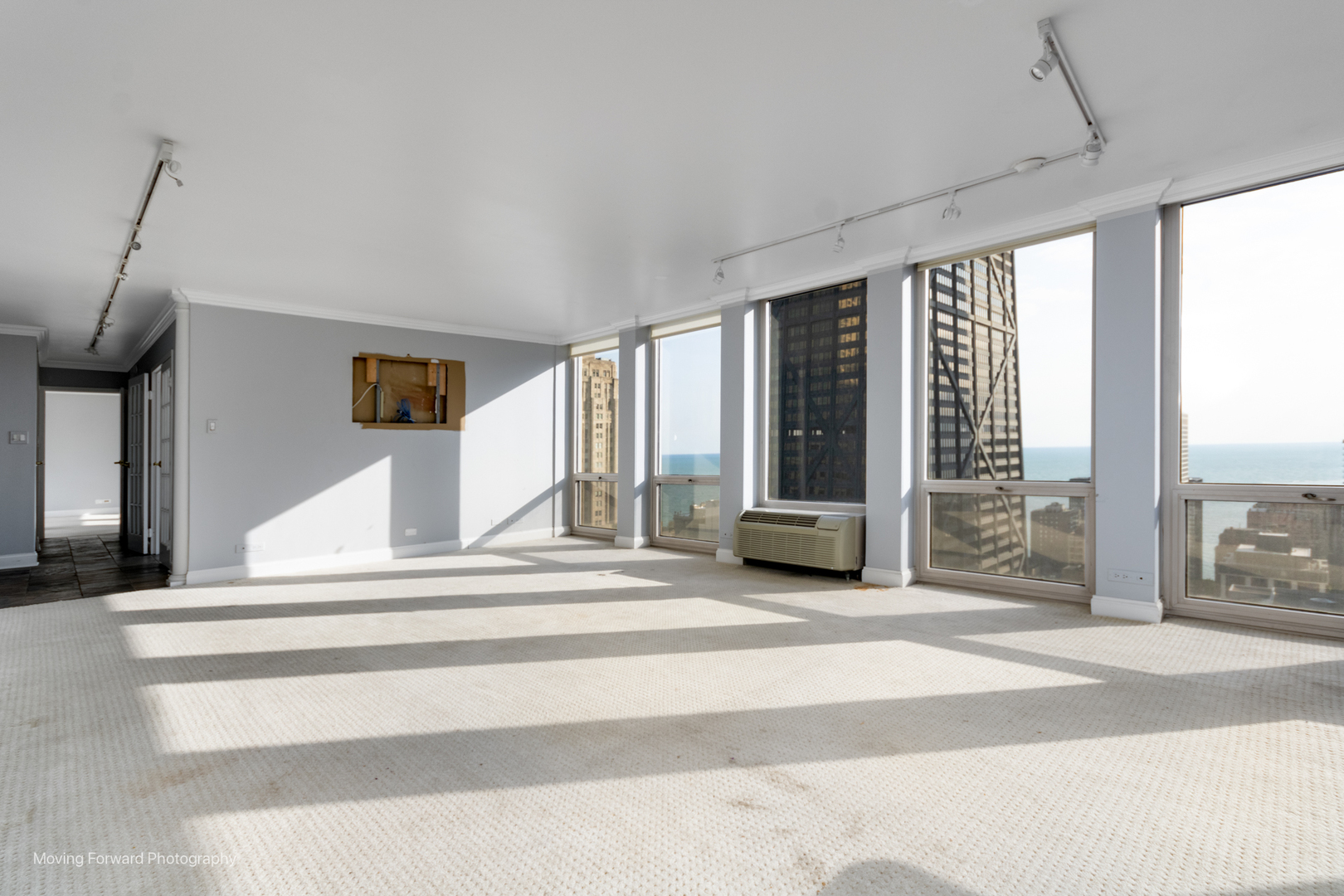 111 E Chestnut Street Unit: 40C