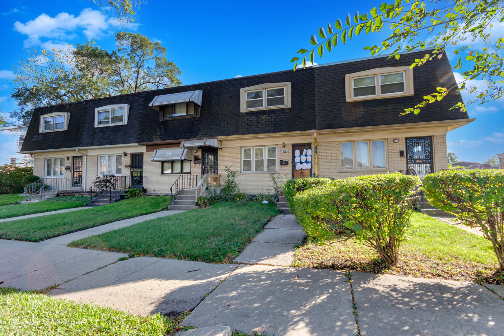 1237 W 110th Place