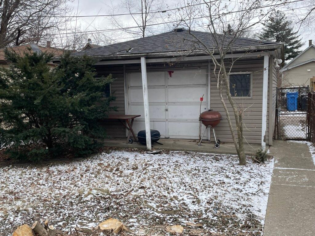 335 W 106th Place