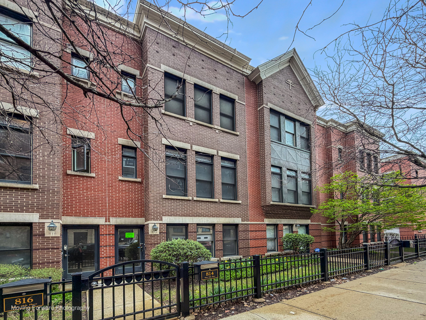 814 W 15th Place