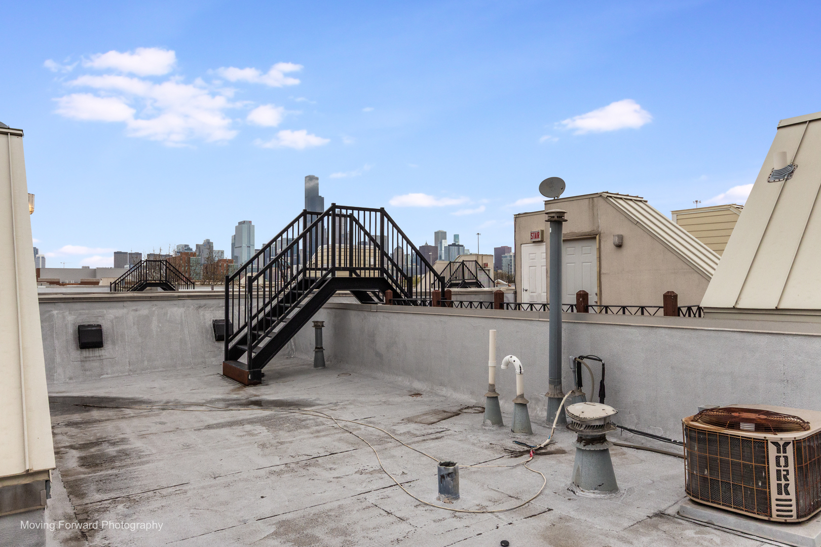 814 W 15th Place