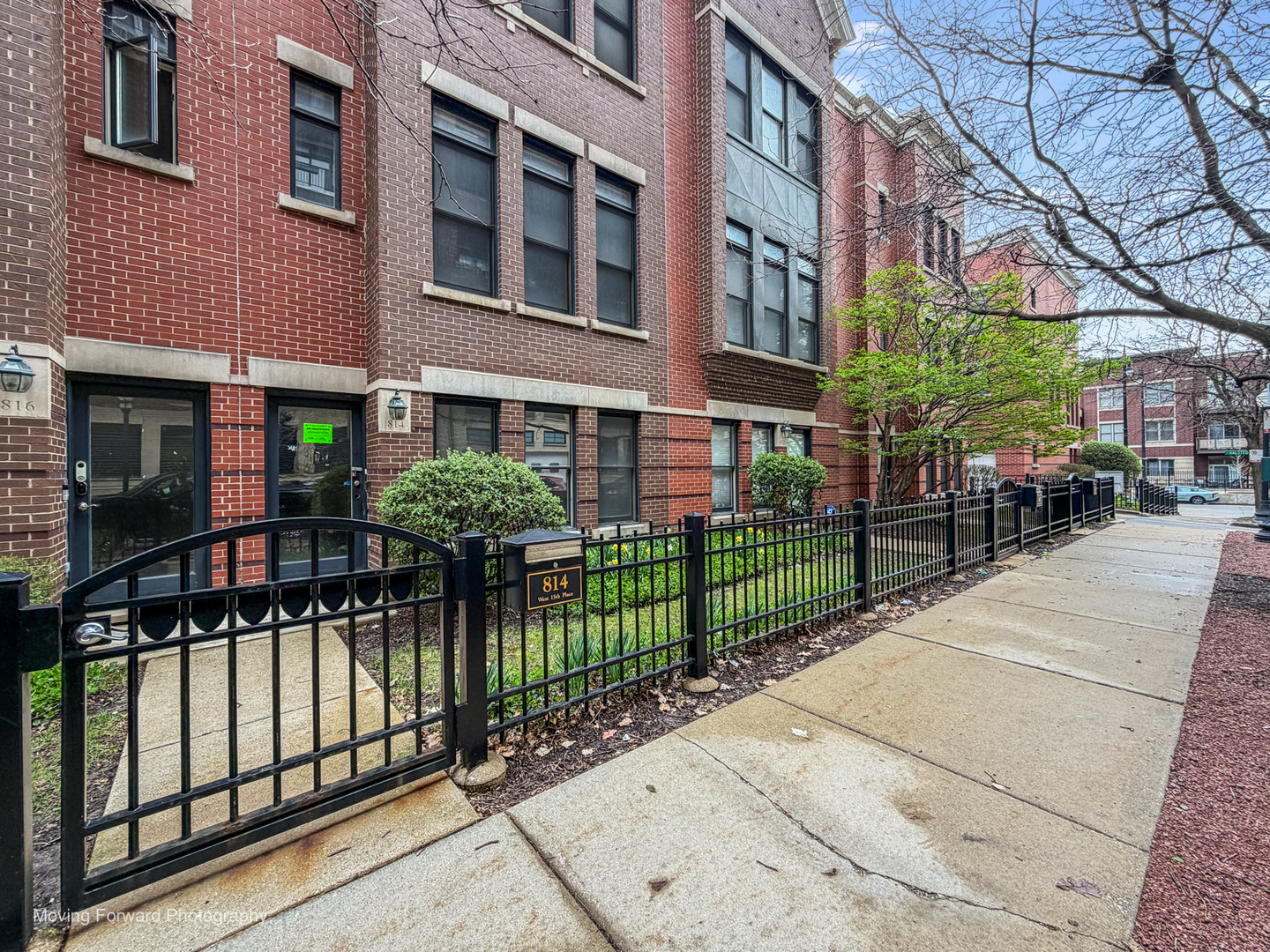 814 W 15th Place