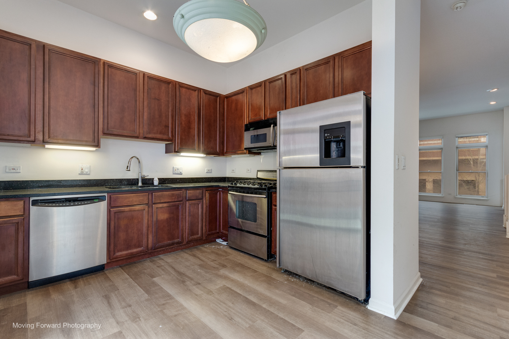 814 W 15th Place
